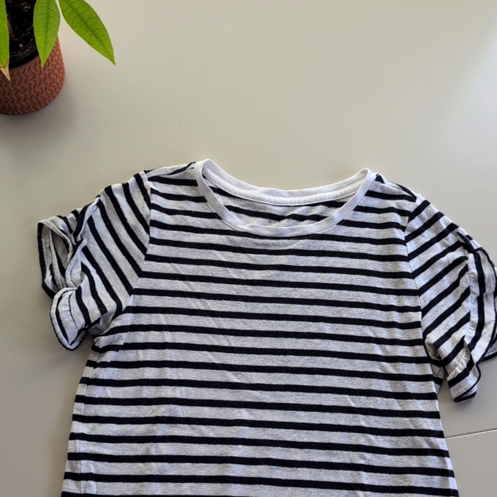 Women's a•n•d Black and white striped short sleeve shirt size extra small